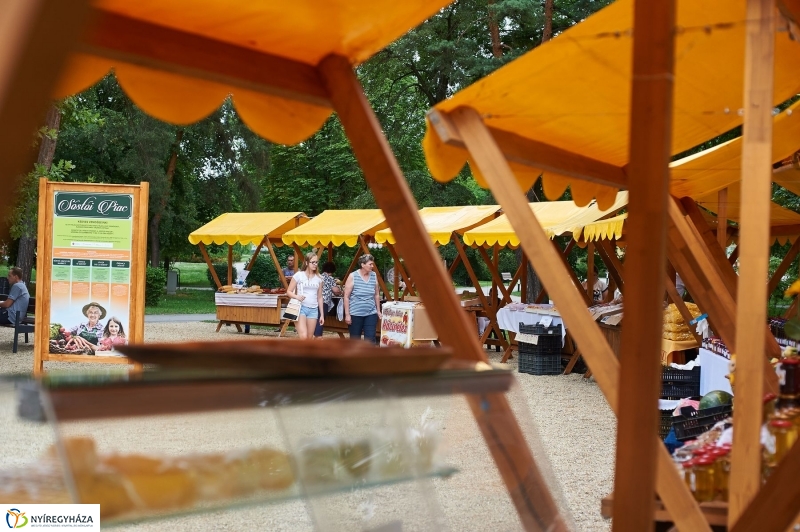 Megnyitott a Sóstói Piac - fotó Szarka Lajos