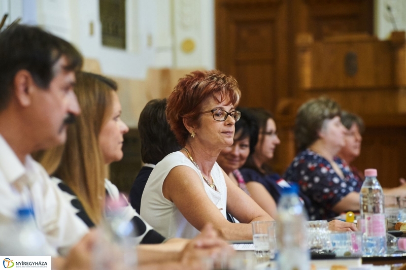 Életmentő eszközök a Kormányablakokban - fotó Szarka Lajos