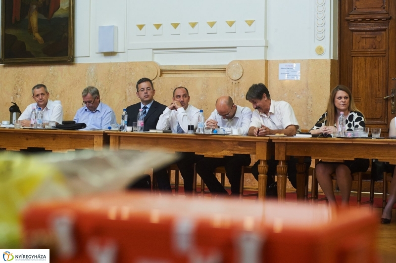 Életmentő eszközök a Kormányablakokban - fotó Szarka Lajos