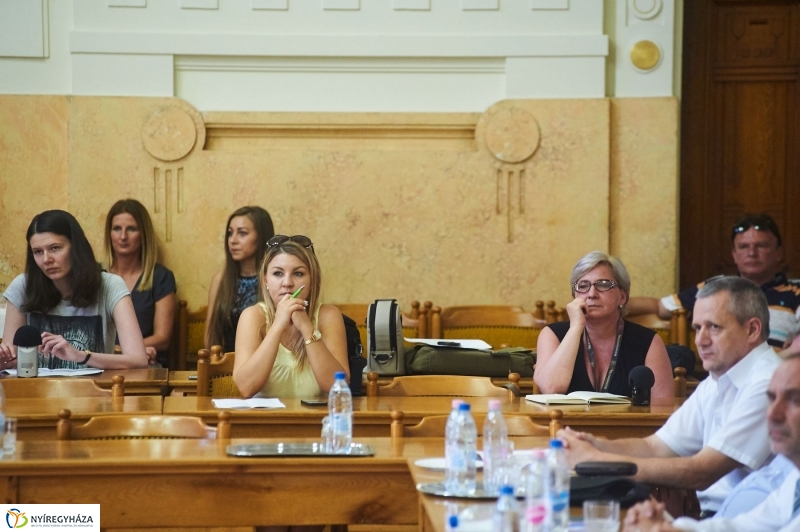 Életmentő eszközök a Kormányablakokban - fotó Szarka Lajos