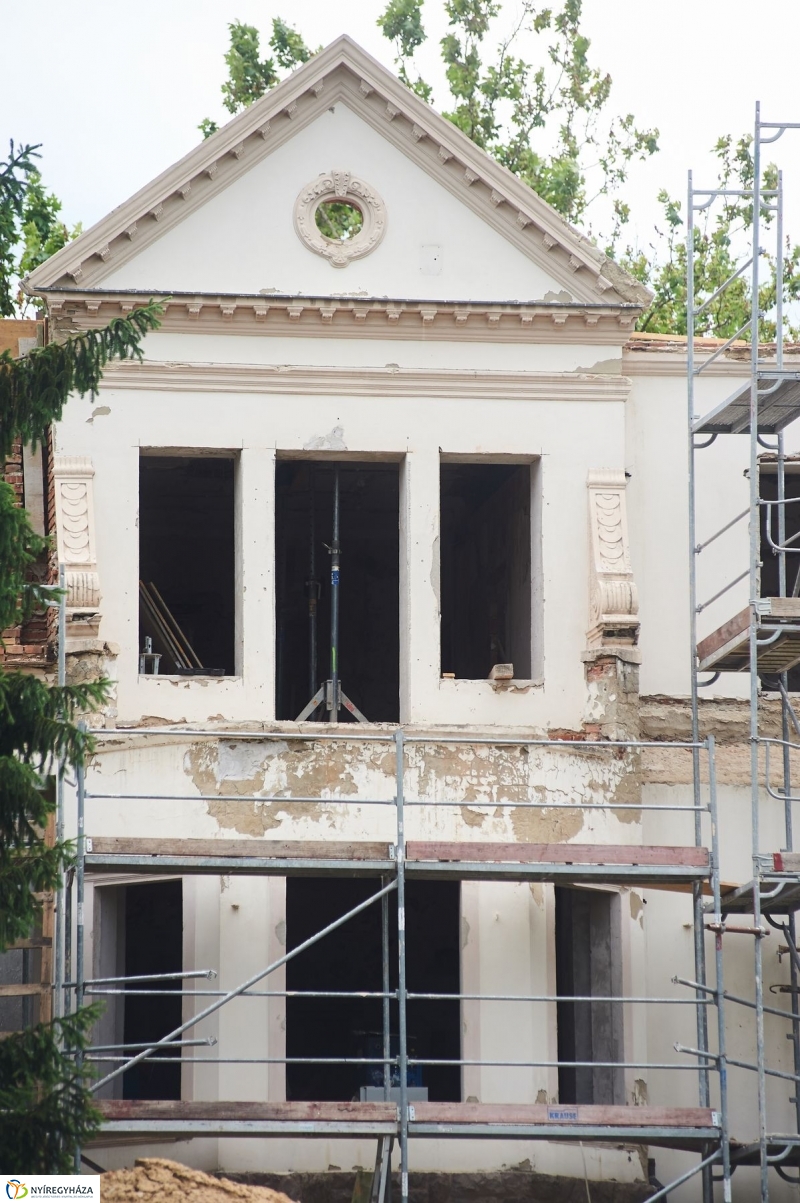 Felújítás a Bencs Villában - fotó Szarka Lajos