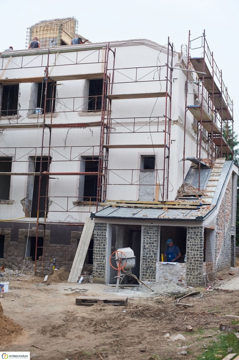 Felújítás a Bencs Villában - fotó Szarka Lajos