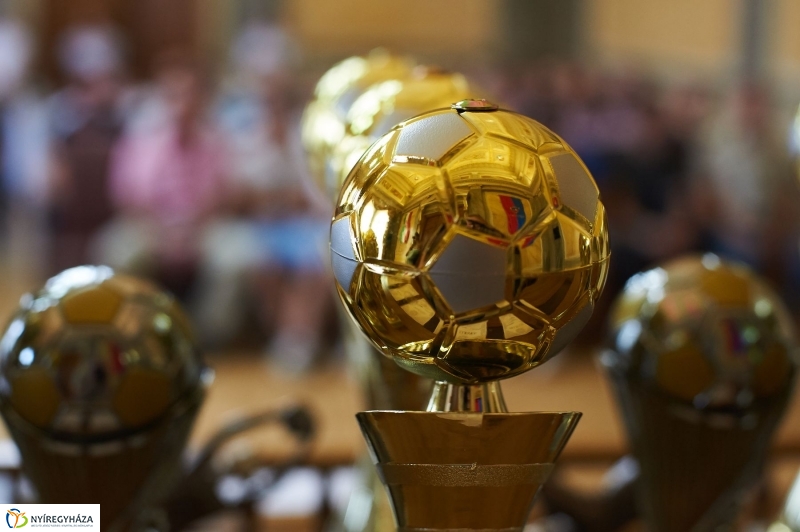 Kispályás foci díjak - fotó Szarka Lajos