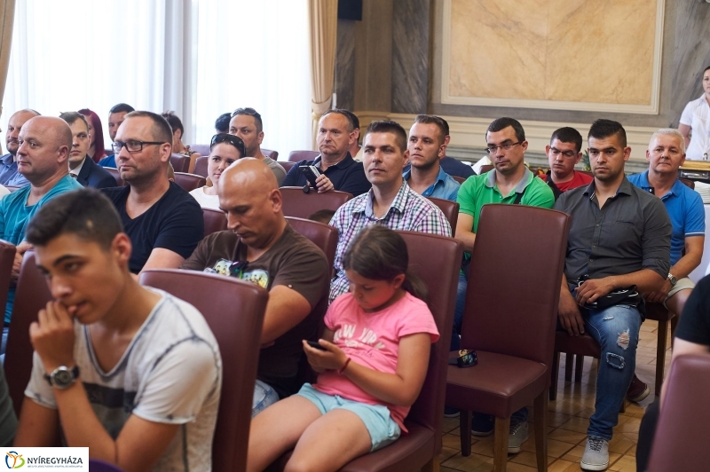 Kispályás foci díjak - fotó Szarka Lajos