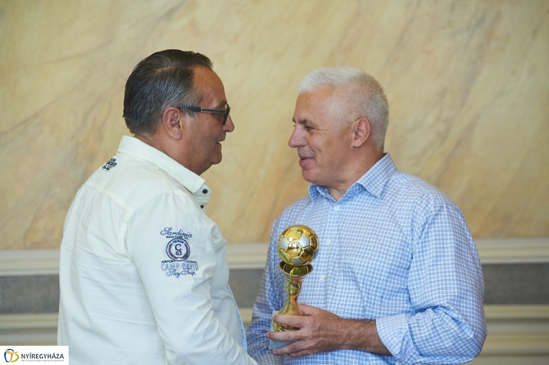 Kispályás foci díjak - fotó Szarka Lajos