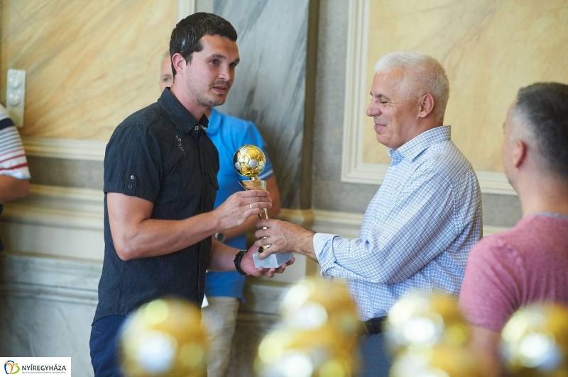 Kispályás foci díjak - fotó Szarka Lajos