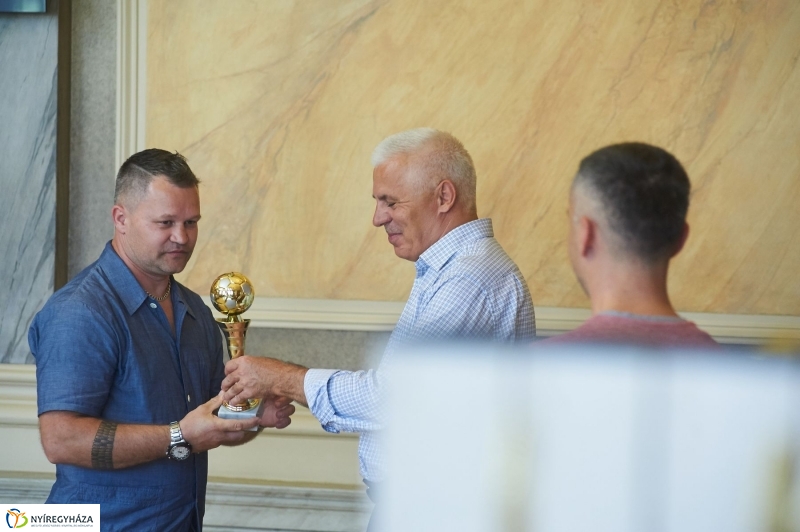 Kispályás foci díjak - fotó Szarka Lajos