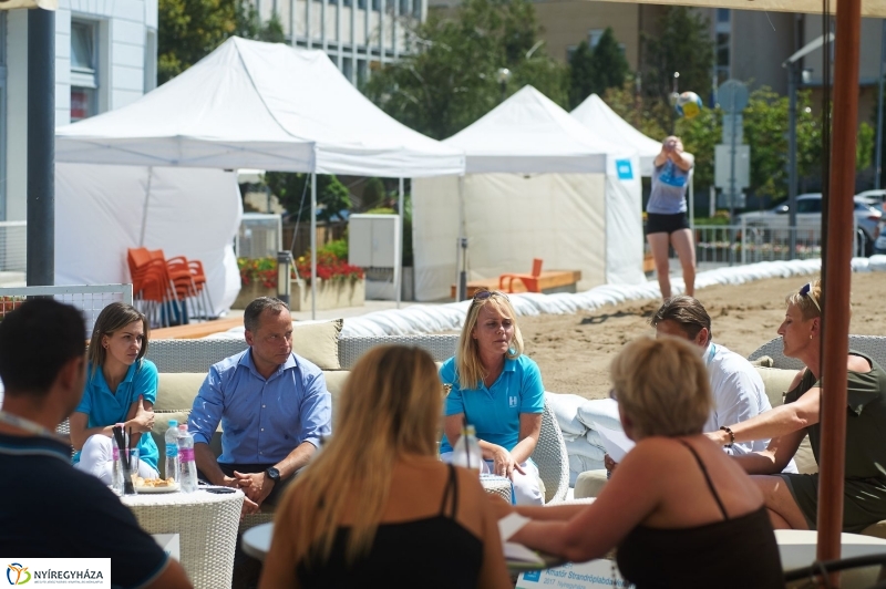 Hübner strandröpi sajtótájékoztató - fotó Szarka Lajos