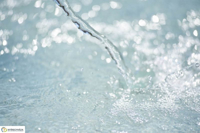 Kánikula, vízosztás - fotó Szarka Lajos