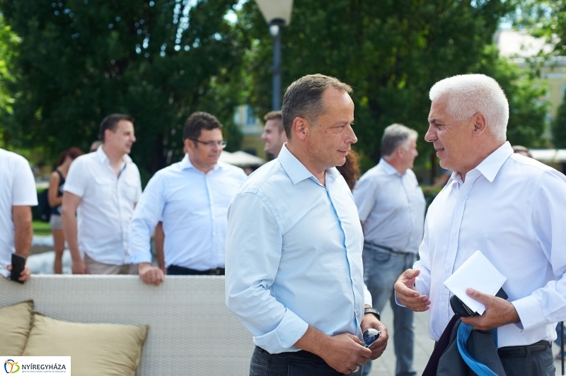 Megkezdődött a belvárosi strandröpi - fotó Szarka Lajos