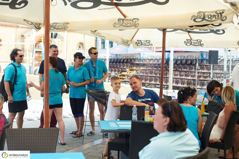 Megkezdődött a belvárosi strandröpi - fotó Szarka Lajos