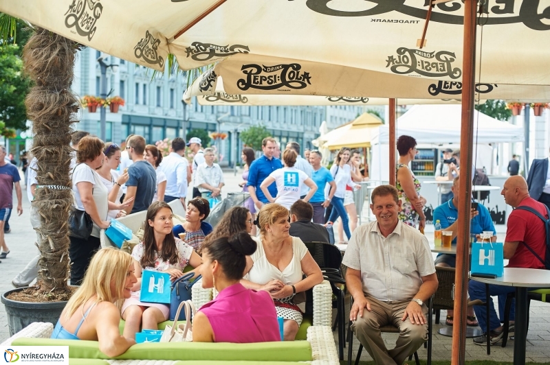 Megkezdődött a belvárosi strandröpi - fotó Szarka Lajos