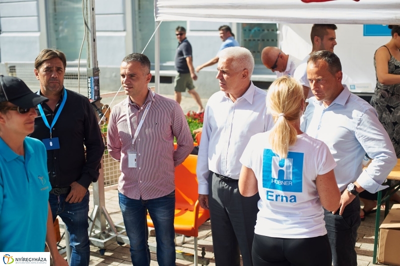 Megkezdődött a belvárosi strandröpi - fotó Szarka Lajos