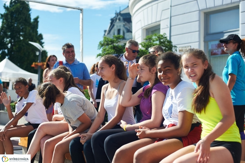 Megkezdődött a belvárosi strandröpi - fotó Szarka Lajos