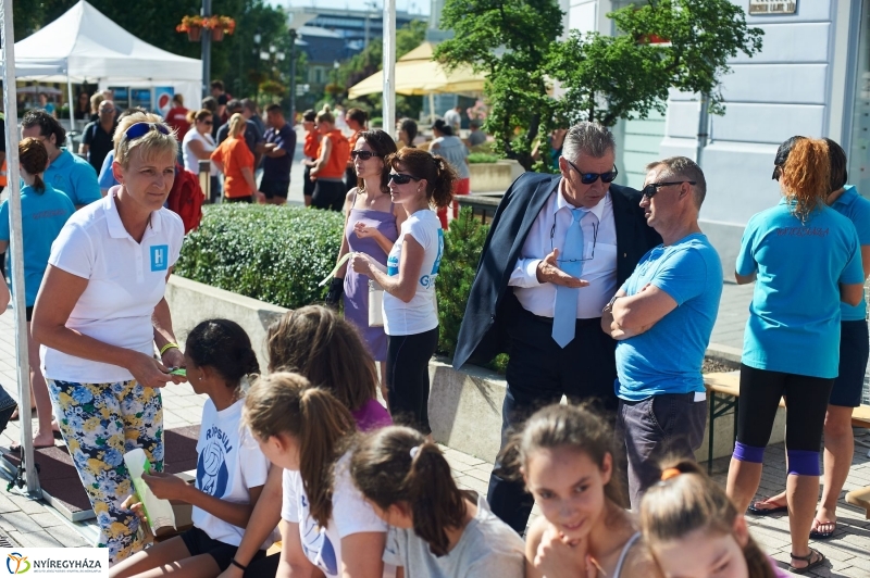 Megkezdődött a belvárosi strandröpi - fotó Szarka Lajos