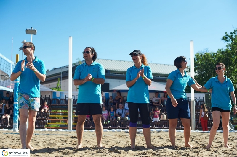 Megkezdődött a belvárosi strandröpi - fotó Szarka Lajos
