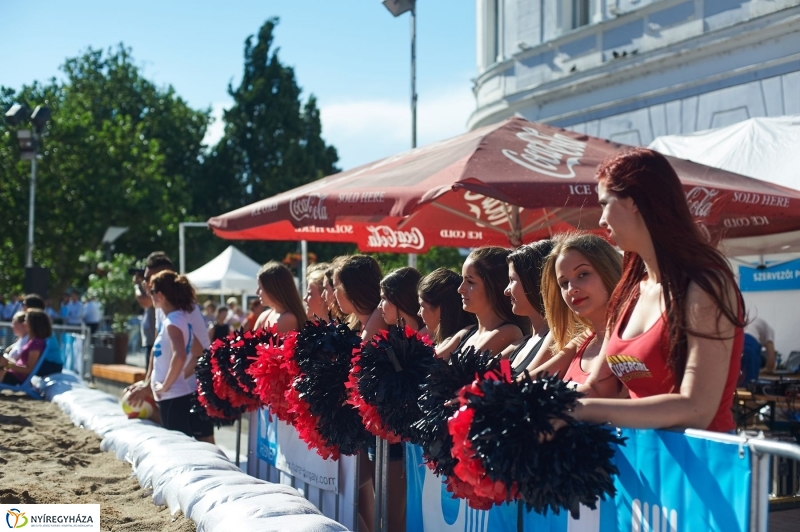Megkezdődött a belvárosi strandröpi - fotó Szarka Lajos