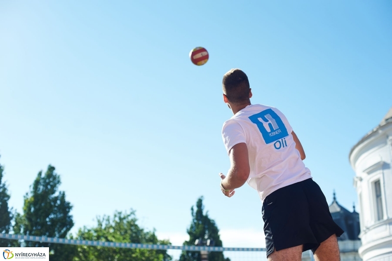 Megkezdődött a belvárosi strandröpi - fotó Szarka Lajos