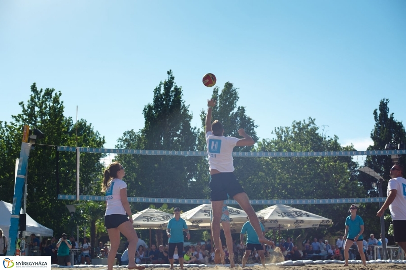 Megkezdődött a belvárosi strandröpi - fotó Szarka Lajos