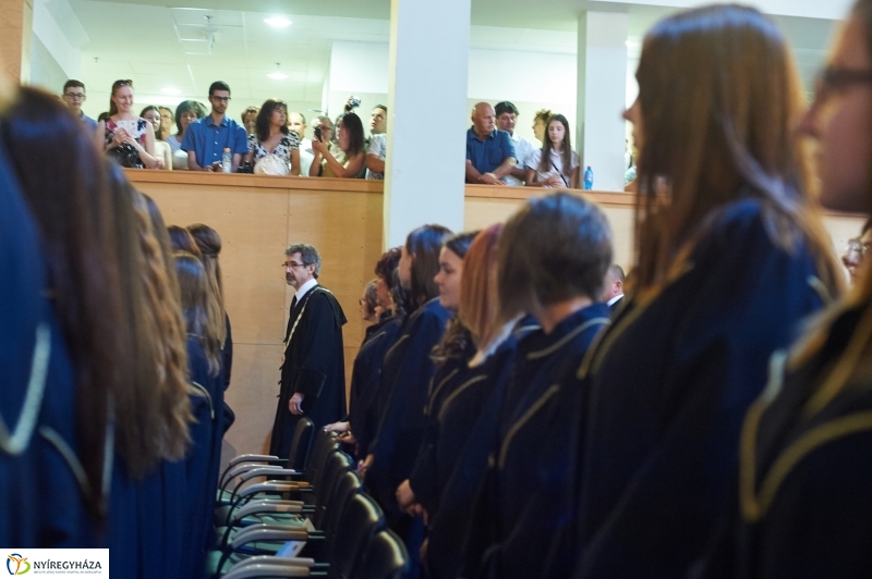 Diplomaosztó ünnepség az egyetemen I - fotó Szarka Lajos