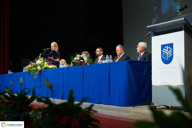 Diplomaosztó ünnepség az egyetemen I - fotó Szarka Lajos