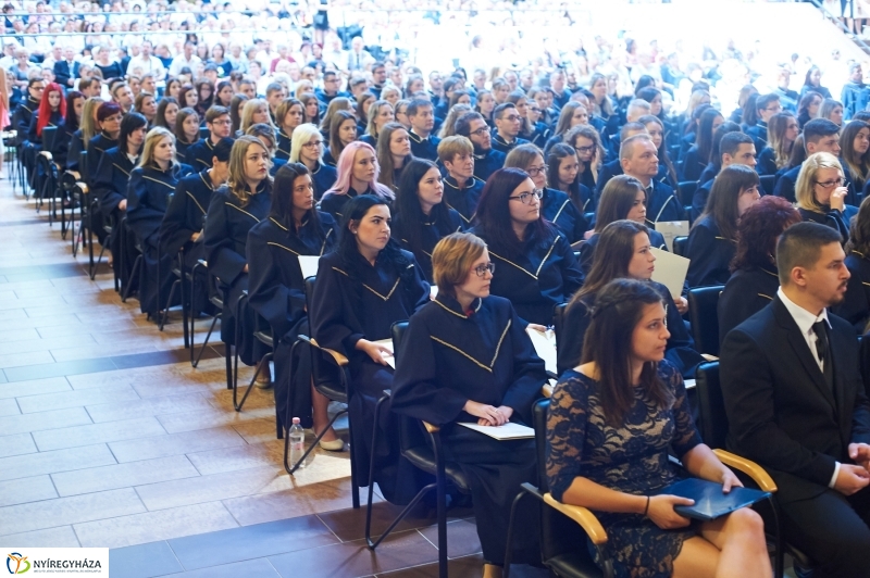 Diplomaosztó ünnepség az egyetemen I - fotó Szarka Lajos