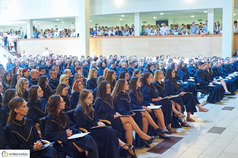 Diplomaosztó ünnepség az egyetemen I - fotó Szarka Lajos
