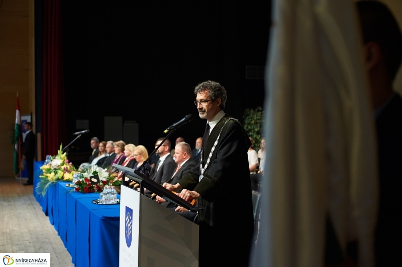 Diplomaosztó ünnepség az egyetemen I - fotó Szarka Lajos