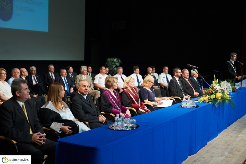 Diplomaosztó ünnepség az egyetemen I - fotó Szarka Lajos
