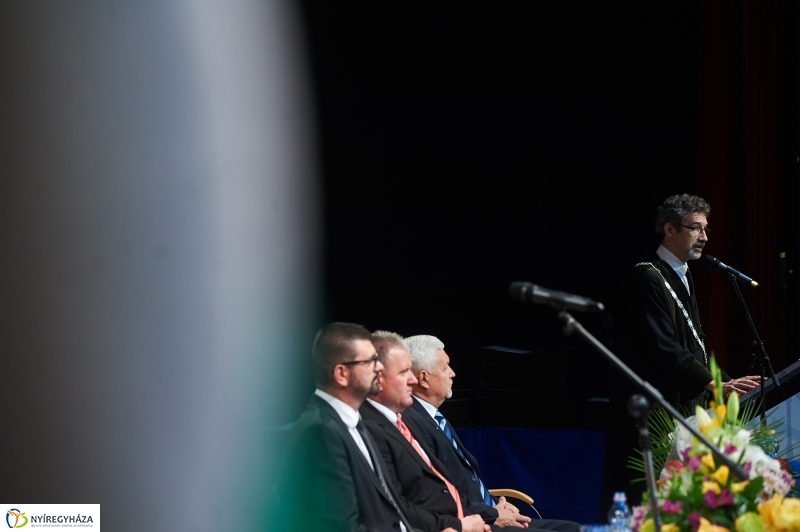 Diplomaosztó ünnepség az egyetemen I - fotó Szarka Lajos