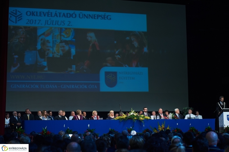 Diplomaosztó ünnepség az egyetemen I - fotó Szarka Lajos