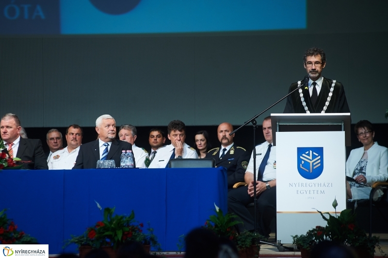 Diplomaosztó ünnepség az egyetemen I - fotó Szarka Lajos