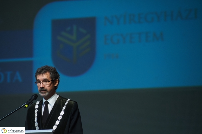 Diplomaosztó ünnepség az egyetemen I - fotó Szarka Lajos