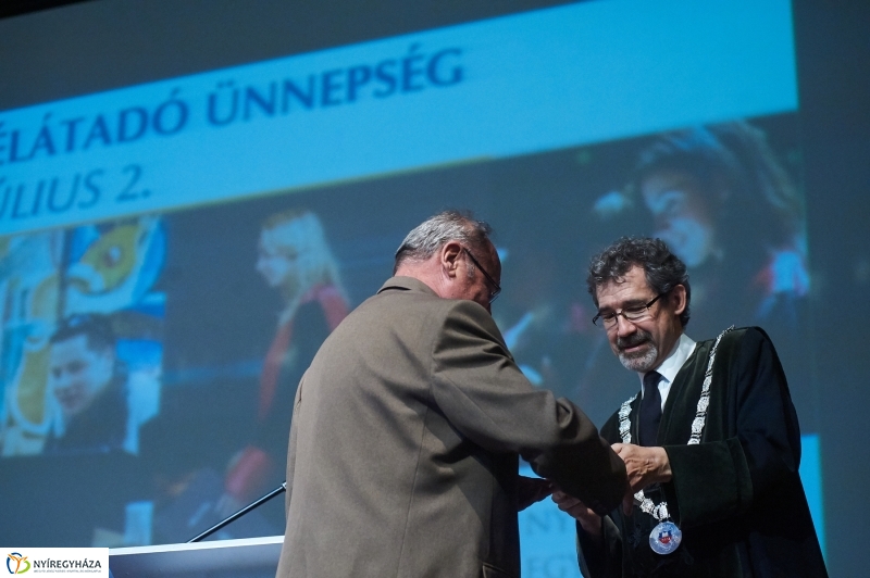 Diplomaosztó ünnepség az egyetemen I - fotó Szarka Lajos