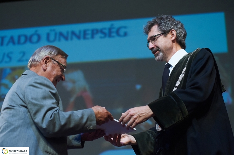 Diplomaosztó ünnepség az egyetemen I - fotó Szarka Lajos
