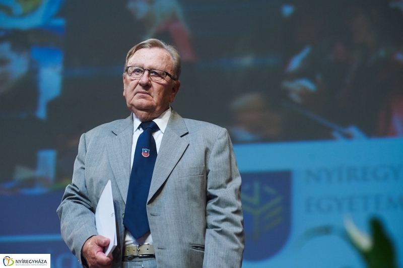 Diplomaosztó ünnepség az egyetemen I - fotó Szarka Lajos