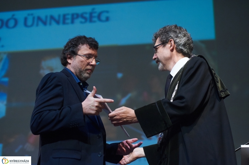 Diplomaosztó ünnepség az egyetemen I - fotó Szarka Lajos