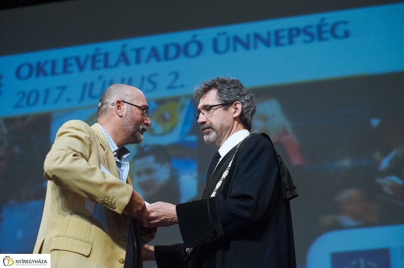 Diplomaosztó ünnepség az egyetemen I - fotó Szarka Lajos