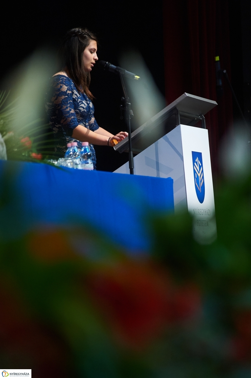 Diplomaosztó ünnepség az egyetemen I - fotó Szarka Lajos