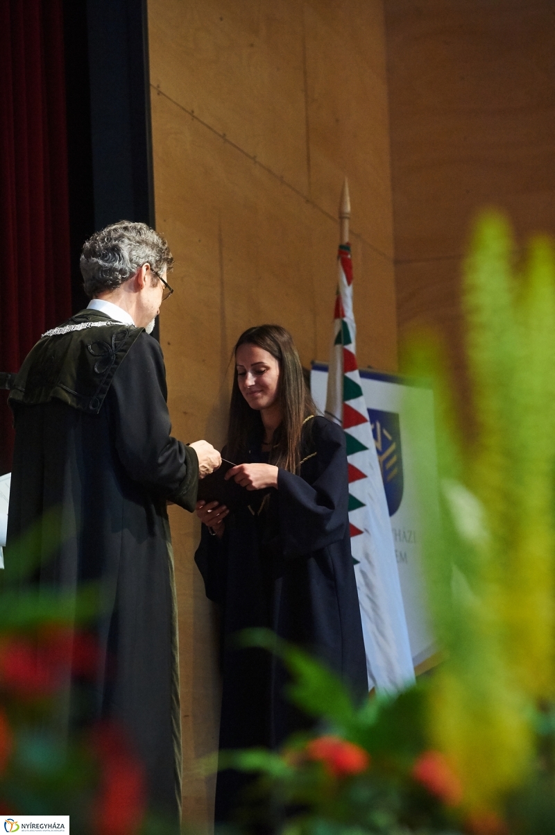 Diplomaosztó ünnepség az egyetemen I - fotó Szarka Lajos