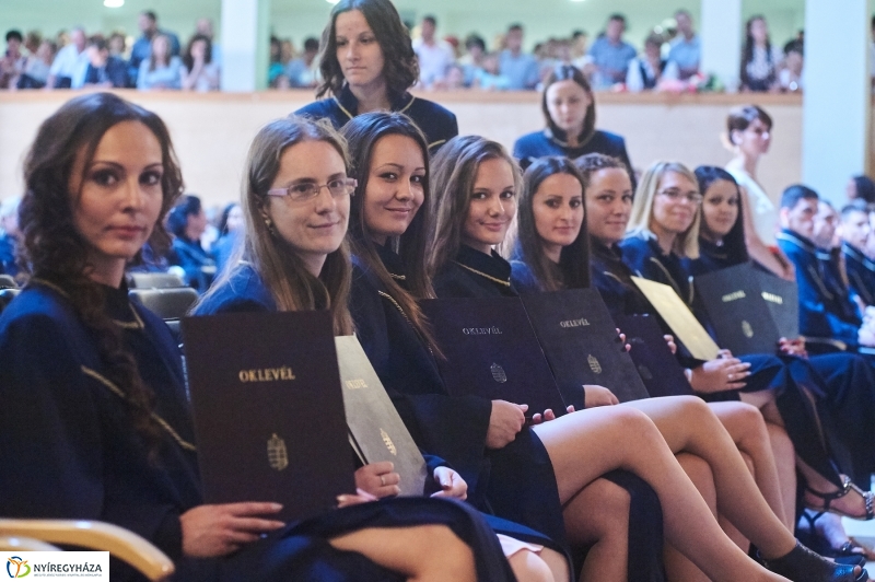 Diplomaosztó ünnepség az egyetemen II - fotó Szarka Lajos