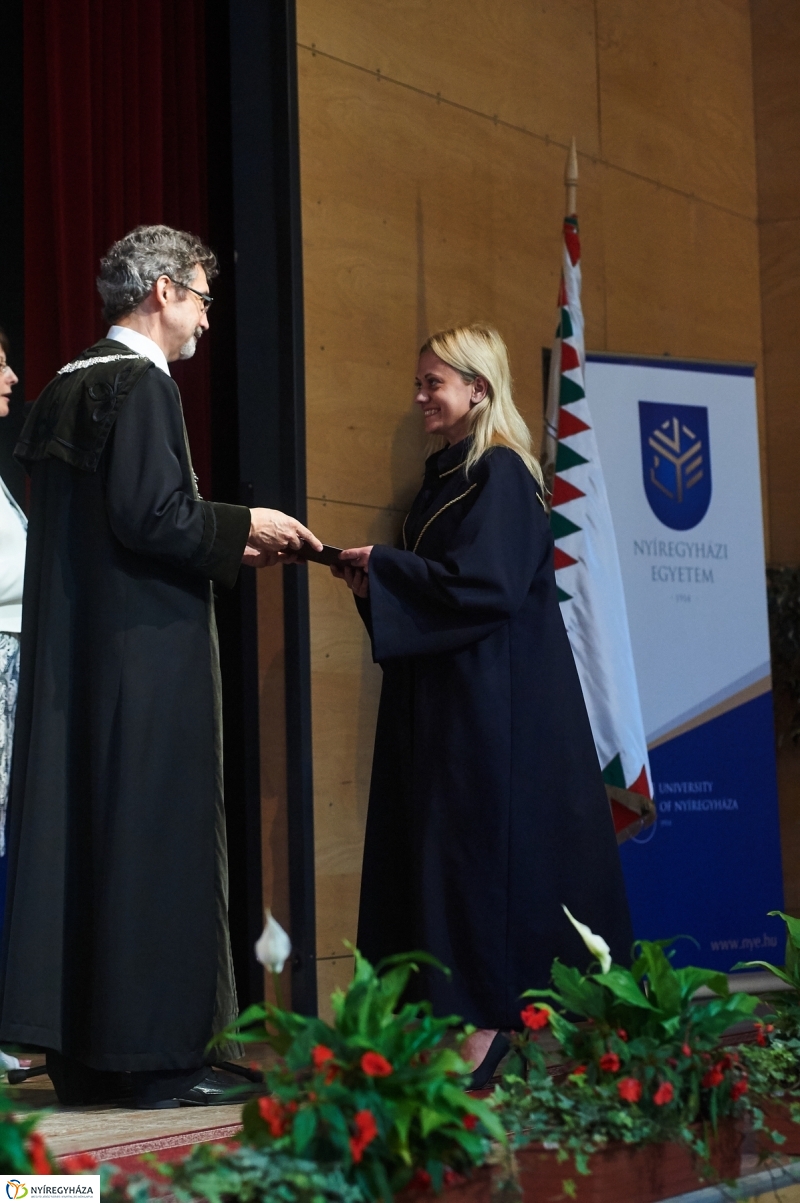 Diplomaosztó ünnepség az egyetemen II - fotó Szarka Lajos