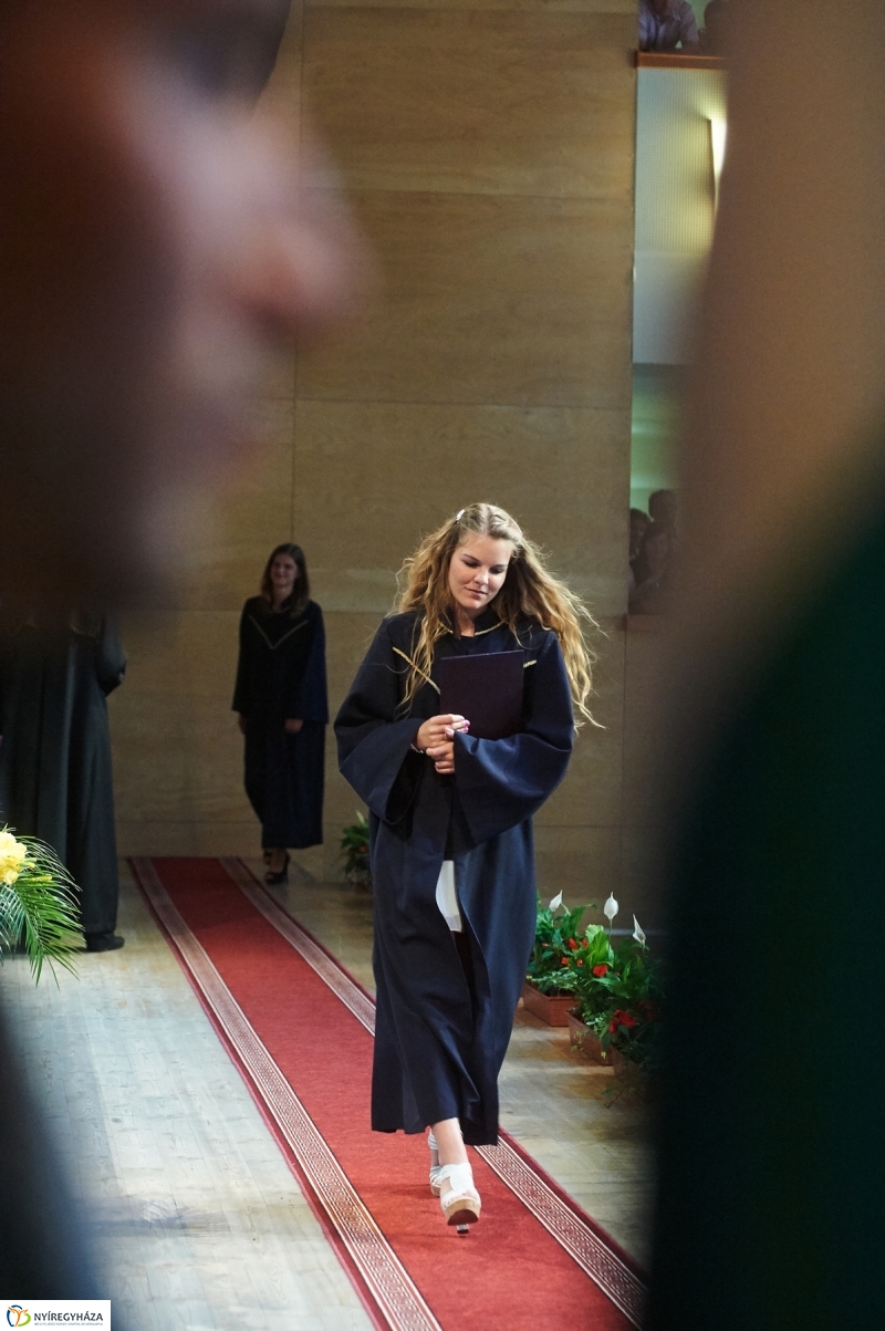 Diplomaosztó ünnepség az egyetemen II - fotó Szarka Lajos