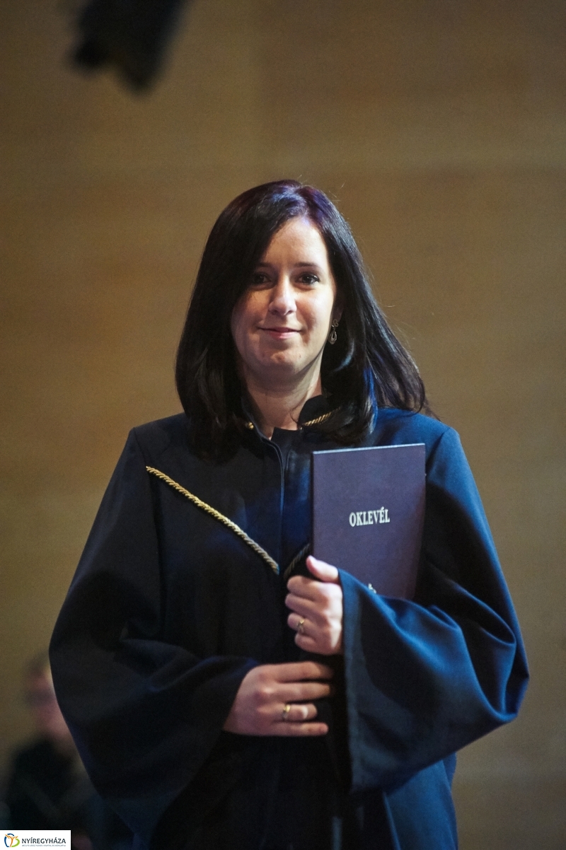 Diplomaosztó ünnepség az egyetemen II - fotó Szarka Lajos