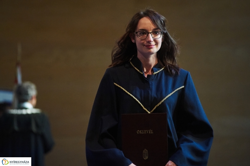 Diplomaosztó ünnepség az egyetemen II - fotó Szarka Lajos