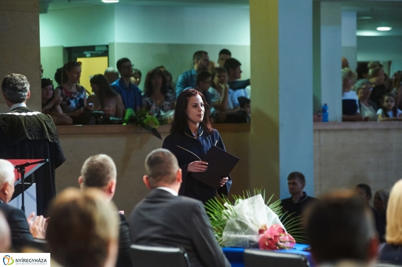 Diplomaosztó ünnepség az egyetemen II - fotó Szarka Lajos