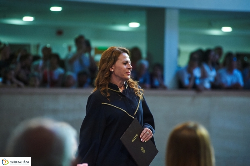 Diplomaosztó ünnepség az egyetemen II - fotó Szarka Lajos