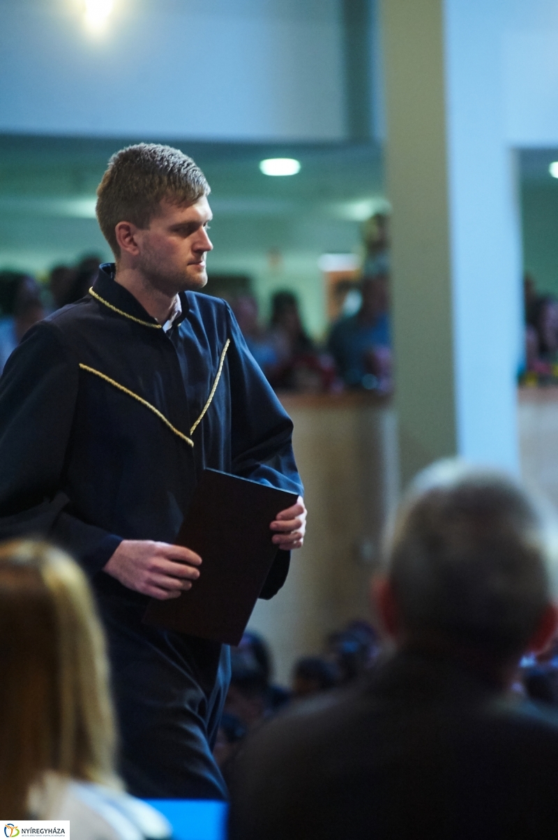 Diplomaosztó ünnepség az egyetemen II - fotó Szarka Lajos