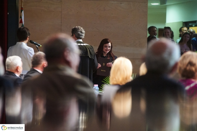 Diplomaosztó ünnepség az egyetemen II - fotó Szarka Lajos