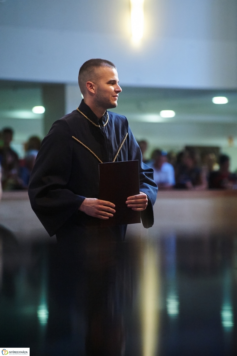 Diplomaosztó ünnepség az egyetemen II - fotó Szarka Lajos